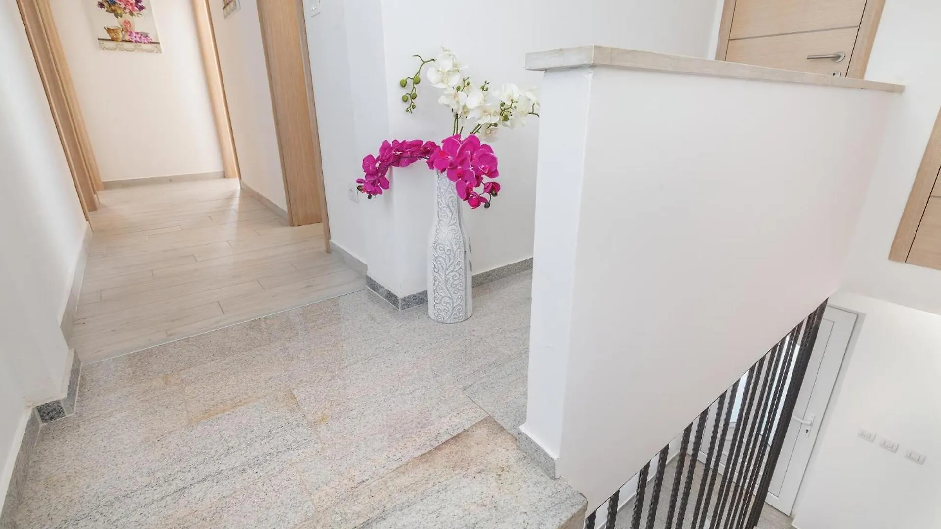 4 Bedroom Cozy Home In Mihatovici Rosini 度假居